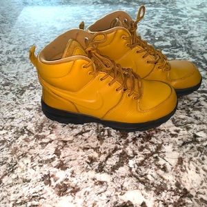 Nike Manoa Leather Boots